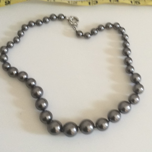 Grey necklace 19 inch length when open - Picture 1 of 3